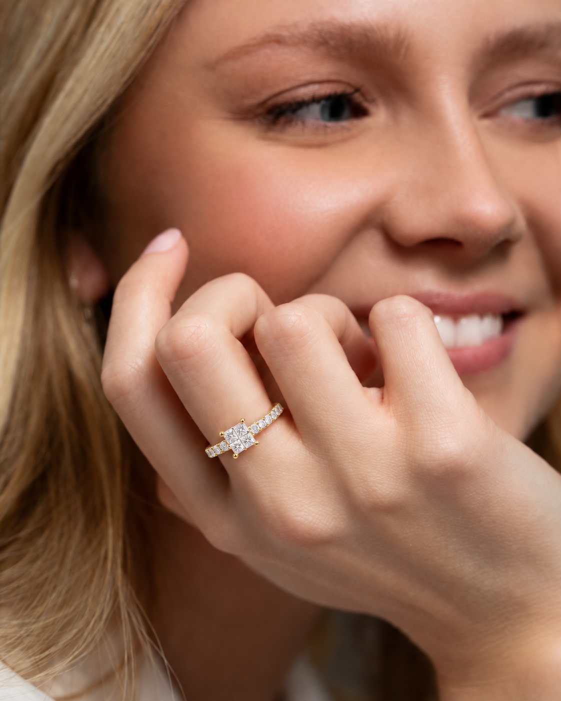 Diamantring i gult gull princess cut 0,50 ct