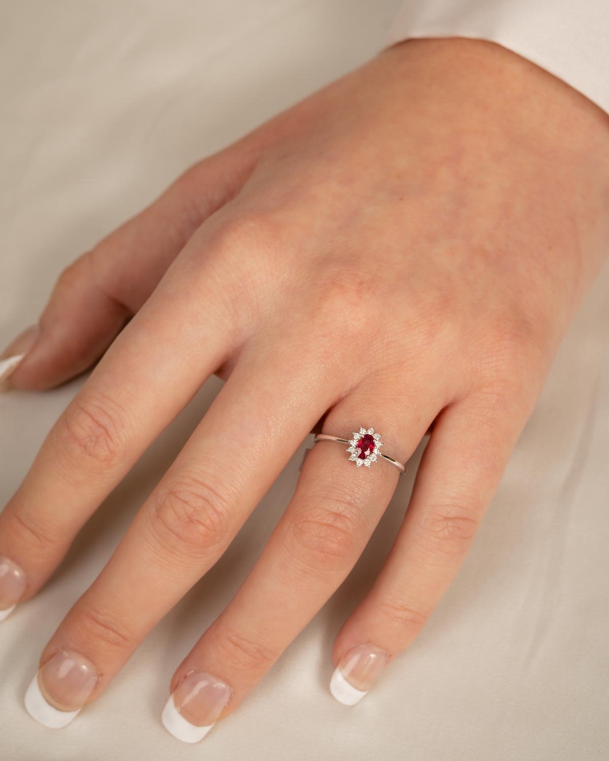 Rosettring med rubin 0,10 ct