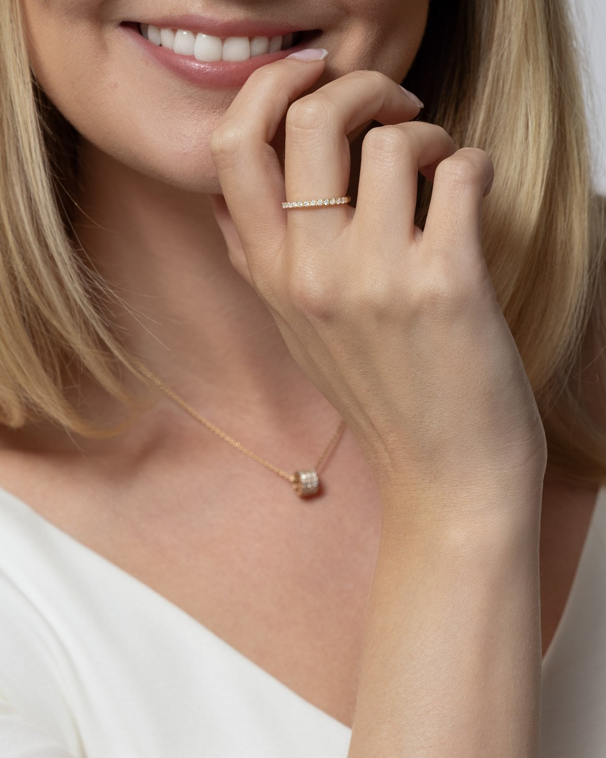 Rekkering i forgylt sølv med cubic zirkonia