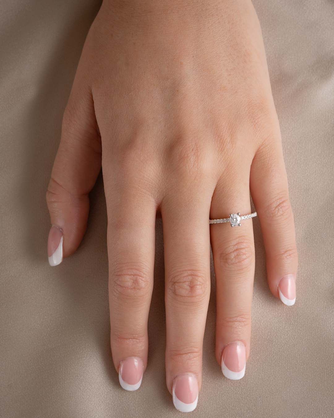 Bridal Eternity diamantring i hvitt gull oval 0,50 ct