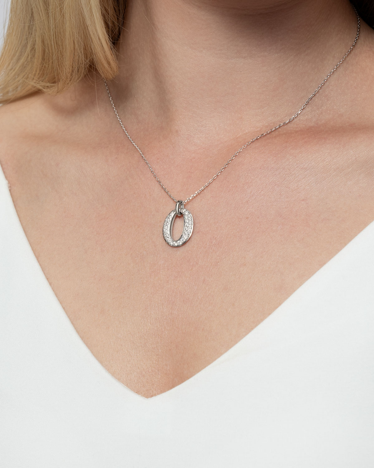 Halskjede i rhodinert sølv med cubic zirkonia