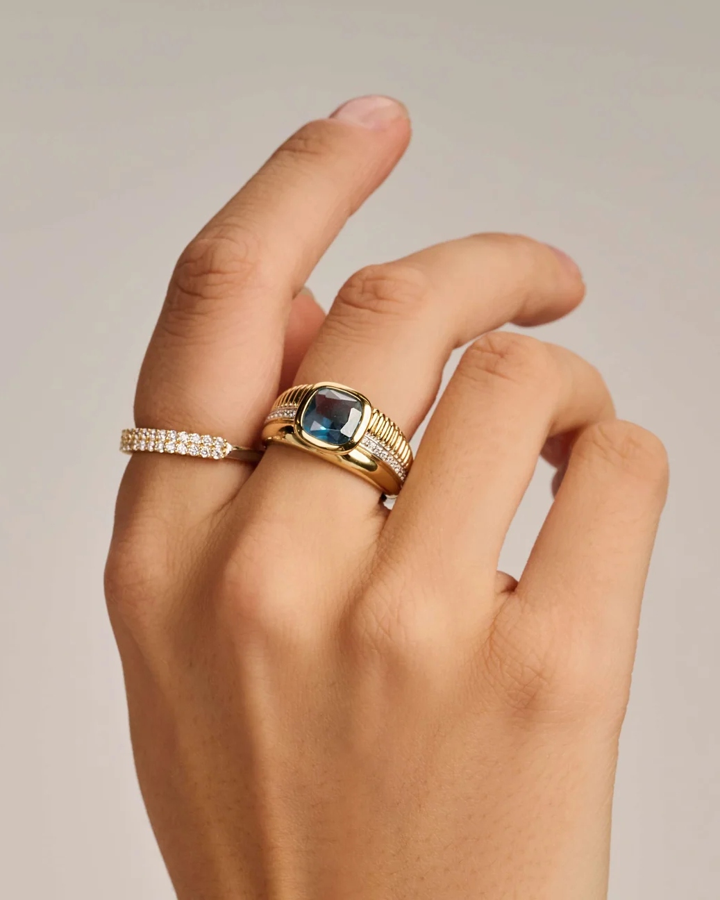 Ti Sento ring med blå zirkonia